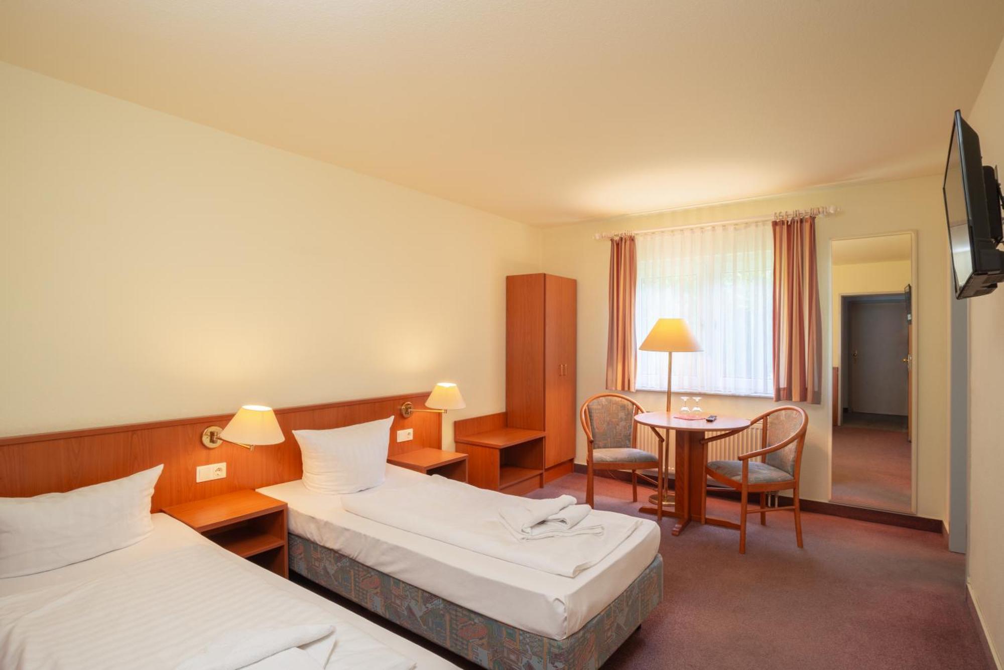 Waldhotel Schoeneiche -Self Check-In- Ngoại thất bức ảnh