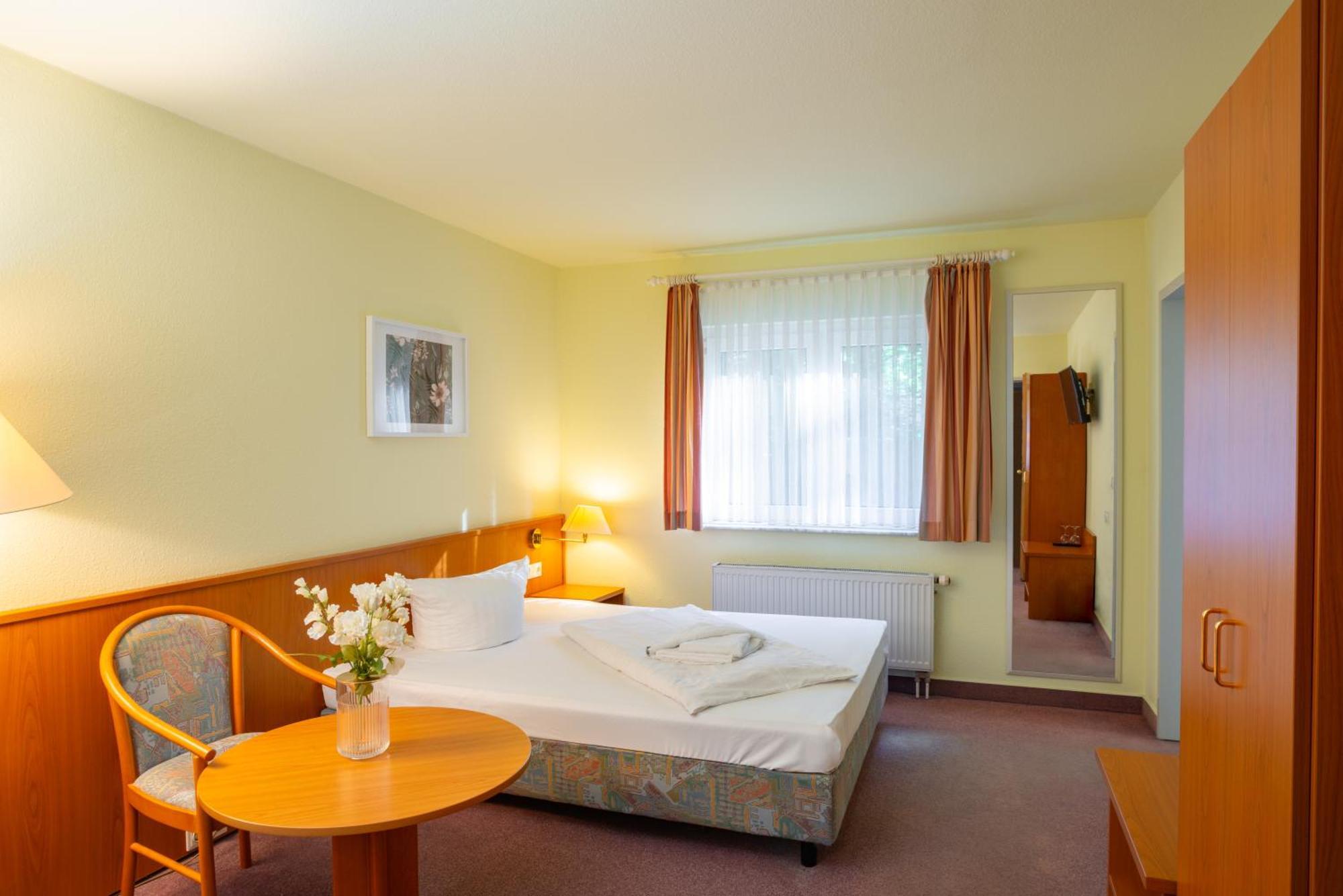 Waldhotel Schoeneiche -Self Check-In- Ngoại thất bức ảnh