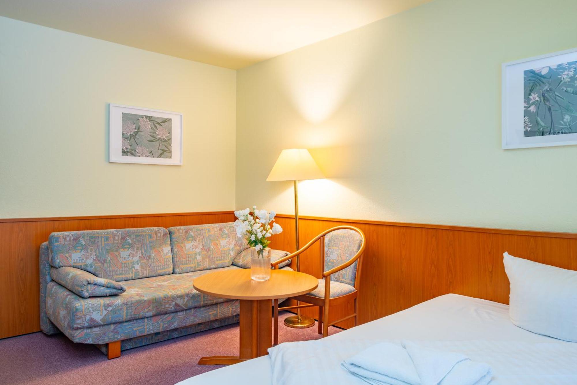 Waldhotel Schoeneiche -Self Check-In- Ngoại thất bức ảnh